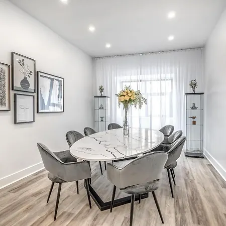 Spacious 5-Bed Oasis In The Heart Of Downtown-5 Min To Bell Center, Free Parking Montreal Exterior photo