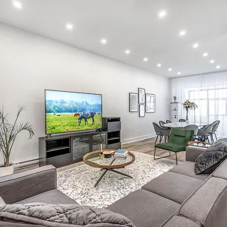 Spacious 5-Bed Oasis In The Heart Of Downtown-5 Min To Bell Center, Free Parking Montreal Exterior photo