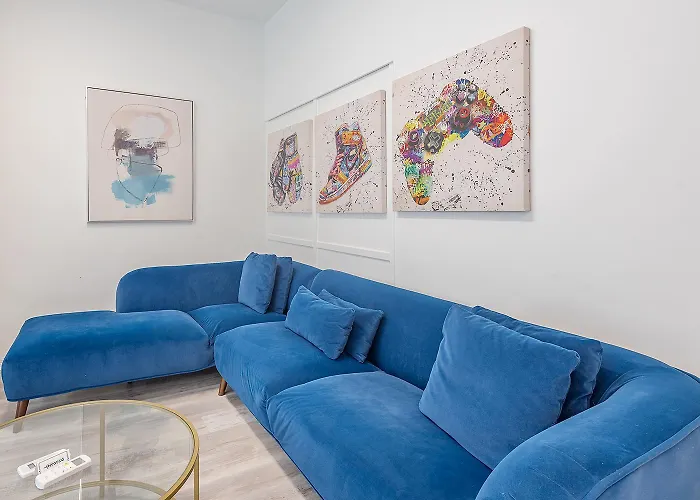Spacious 5-Bed Oasis In The Heart Of Downtown-5 Min To Bell Center, Free Parking