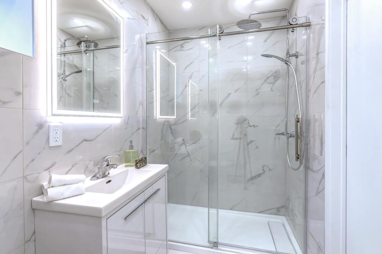 Spacious 5-bed Oasis In The Heart Of Downtown-5 Min To Bell Center, Free Parking * Montréal