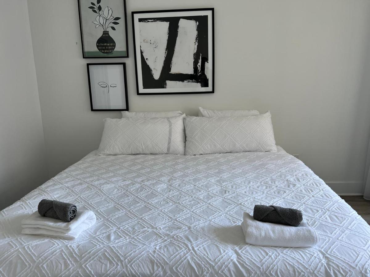 Spacious 5-bed Oasis In The Heart Of Downtown-5 Min To Bell Center, Free Parking Appartement *