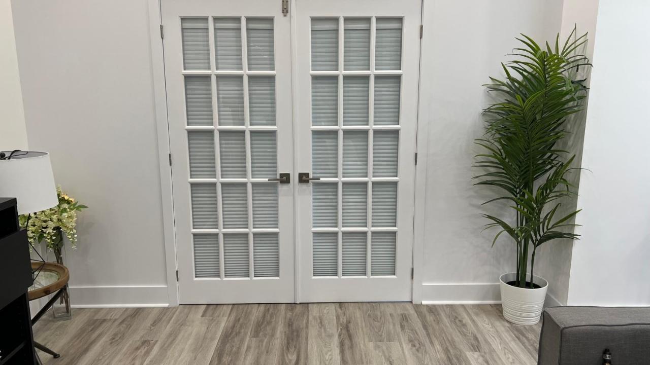 Spacious 5-bed Oasis In The Heart Of Downtown-5 Min To Bell Center, Free Parking Appartement