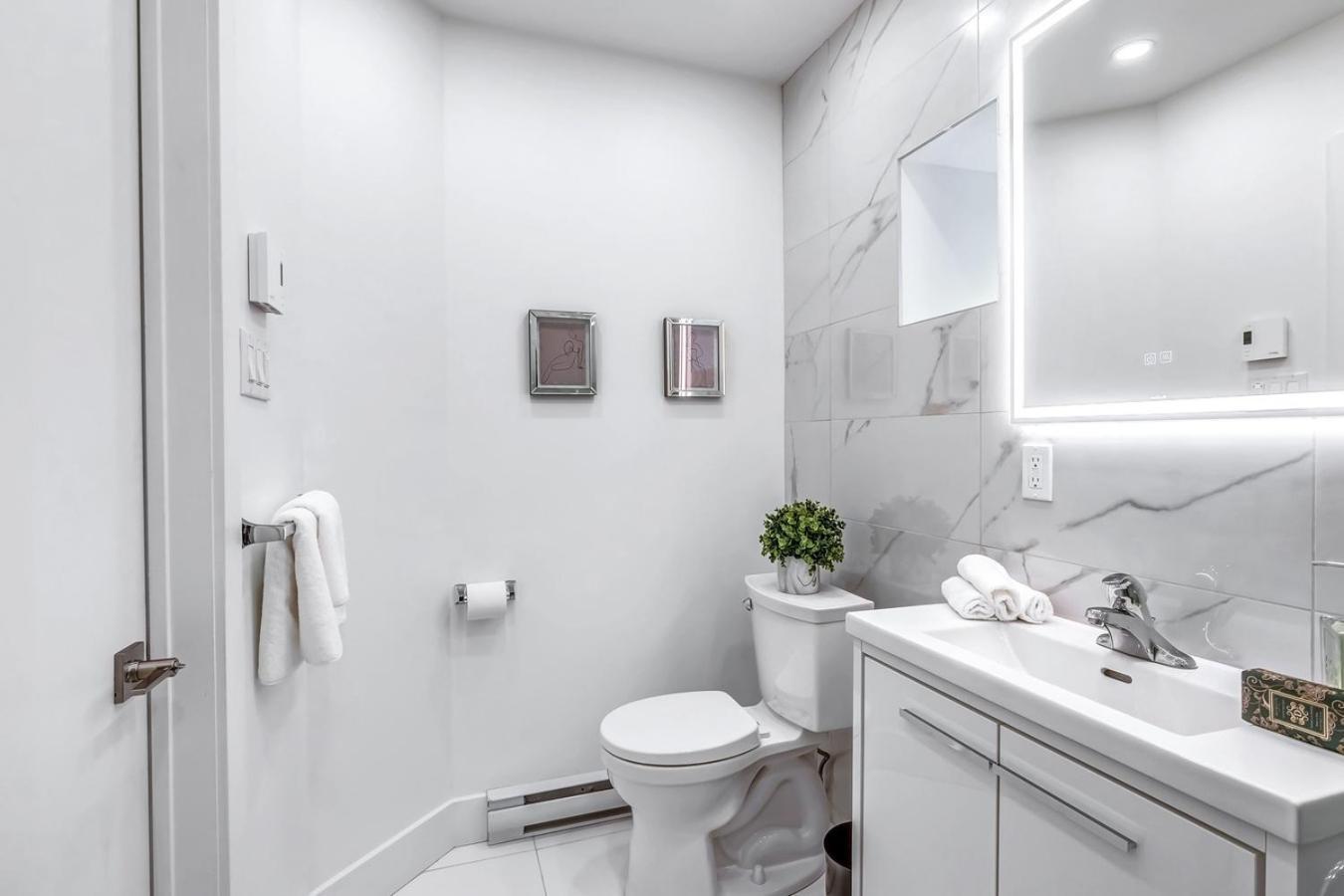 Spacious 5-bed Oasis In The Heart Of Downtown-5 Min To Bell Center, Free Parking Appartement *
