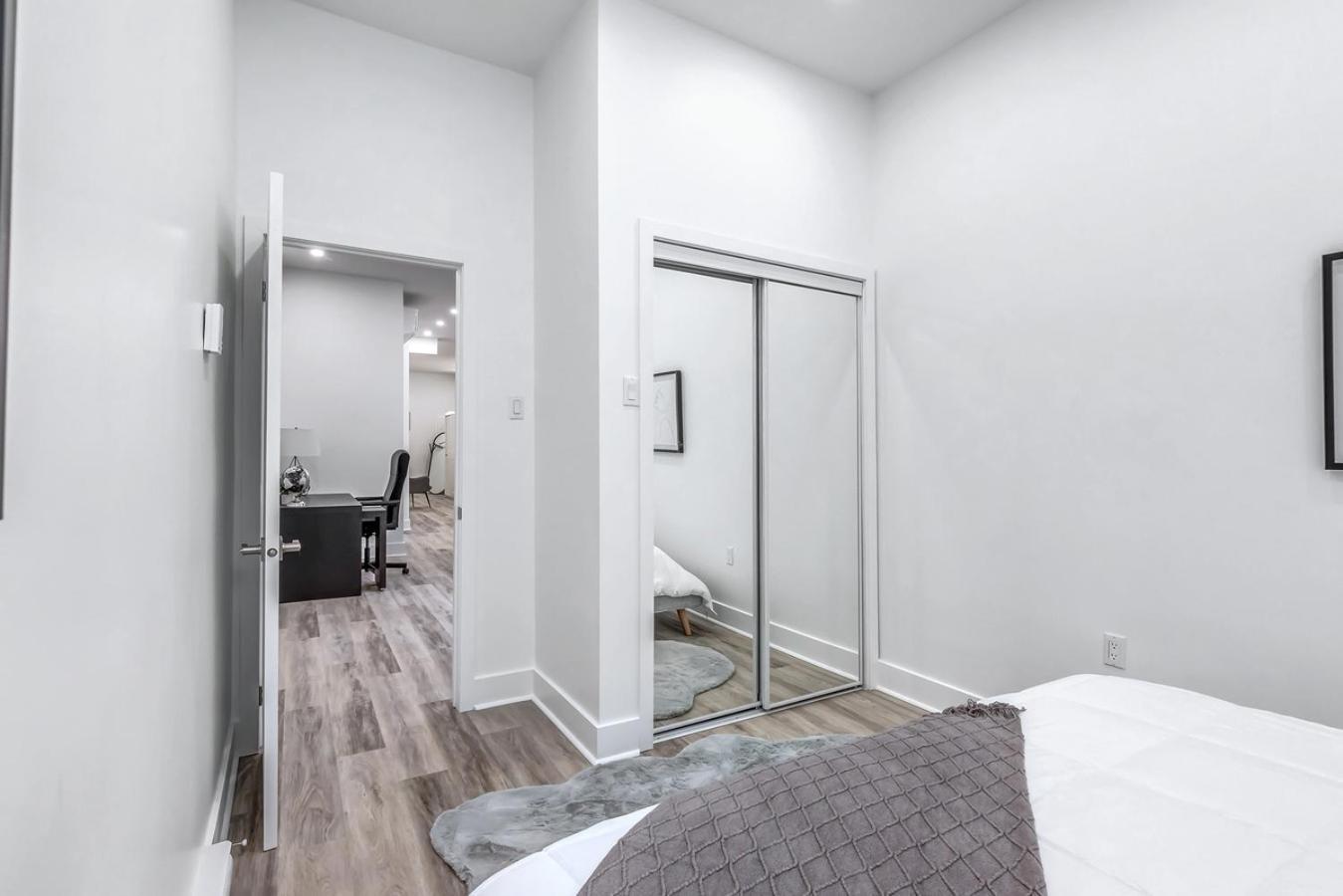 Spacious 5-bed Oasis In The Heart Of Downtown-5 Min To Bell Center, Free Parking Montréal