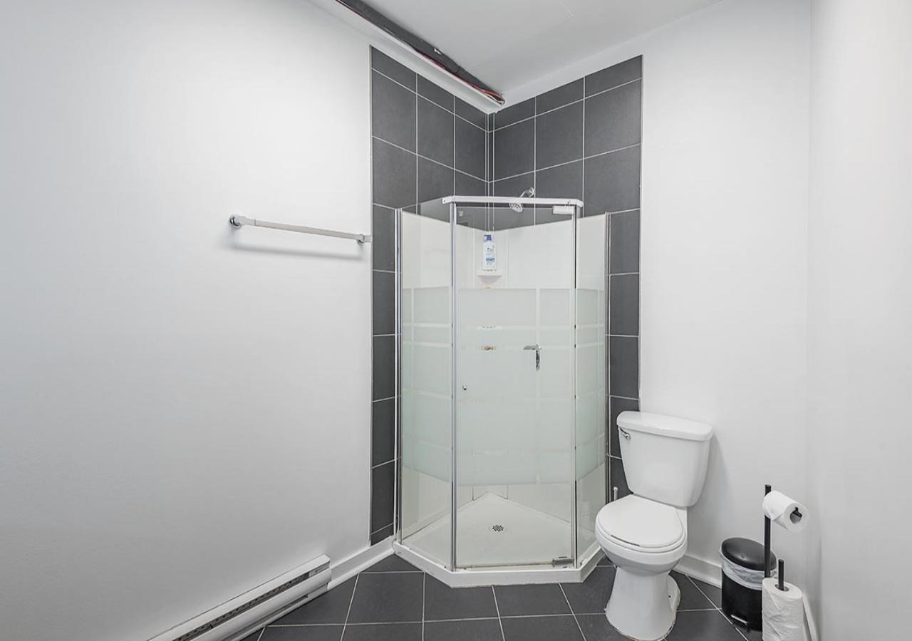 Spacious 5-bed Oasis In The Heart Of Downtown-5 Min To Bell Center, Free Parking Appartement Montréal